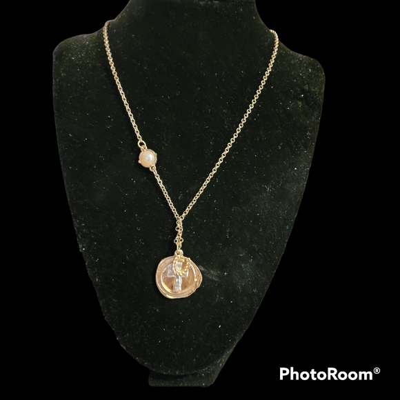 NWT- Chuns Fashion Gold Tone Cross Necklace Adjustable 16 to 20" - Picture 5 of 6